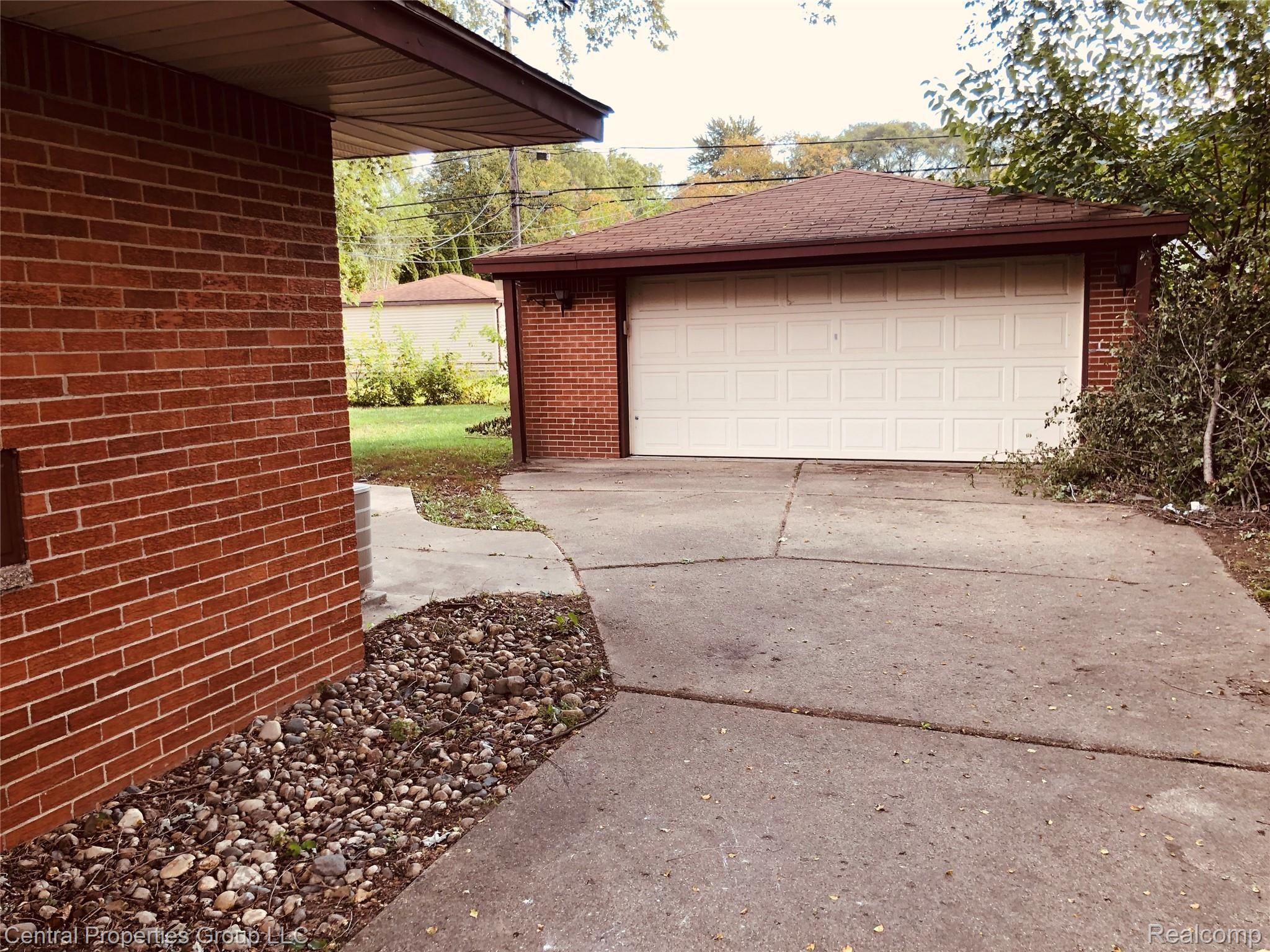 5201 Harding Street Wayne, MI 48184 - Photo 24 of 26 2 Car Garage.