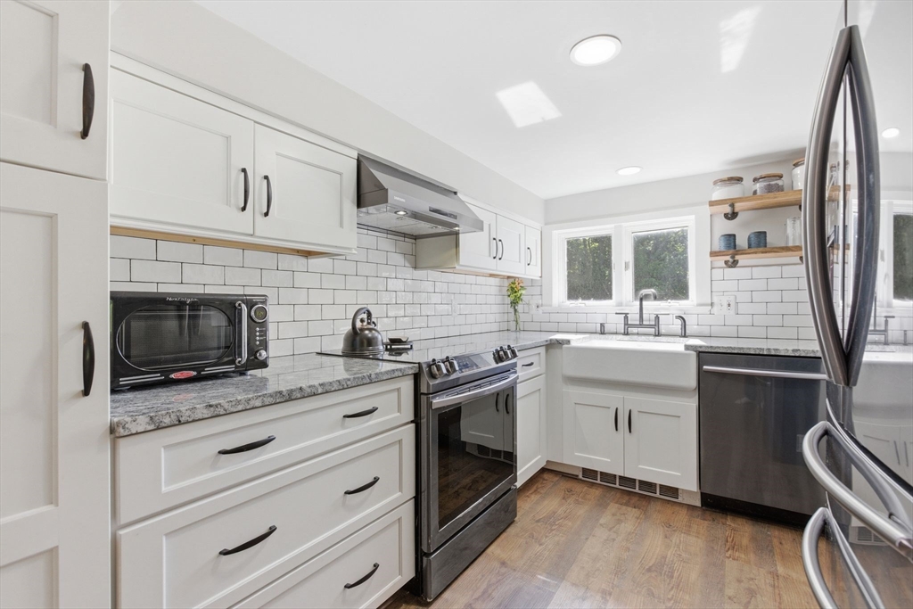 51 Grove Street Reading, MA 01867 - Photo 5 of 41