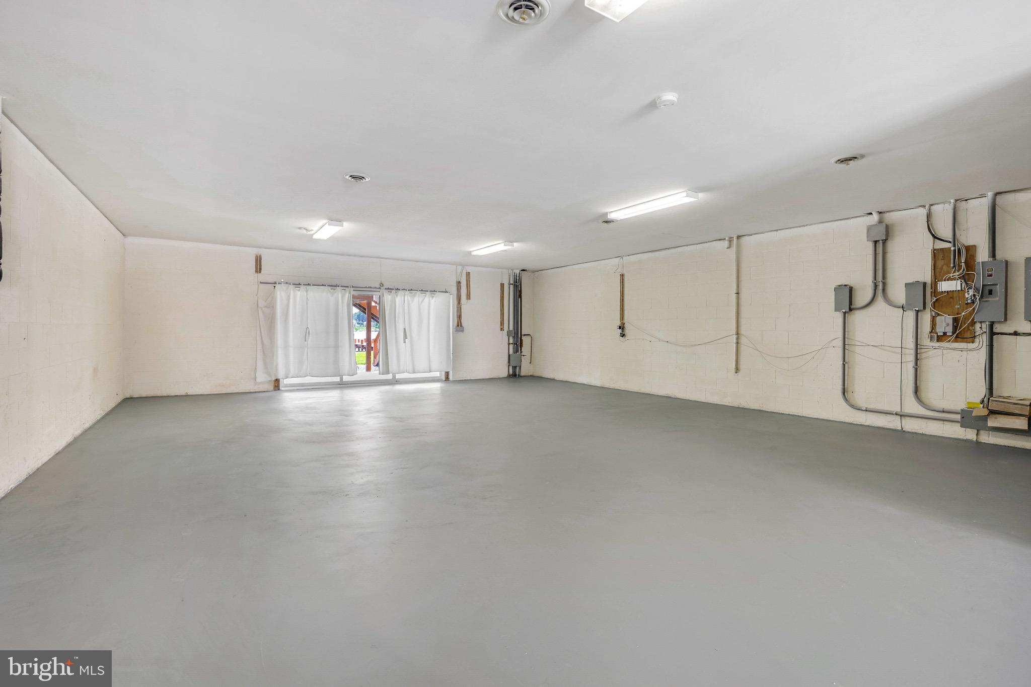 1414 Shore Road Baltimore, MD 21220 - Photo 20 of 92