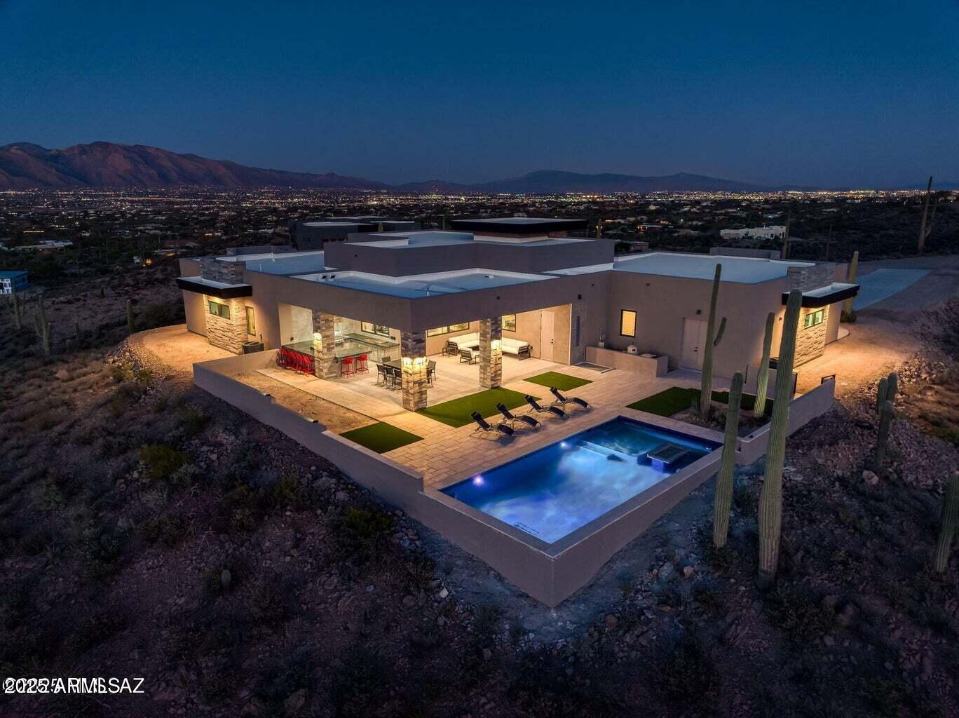 5901 West El Camino Del Cerro Tucson, AZ 85745 - Photo 4 of 50 a view of a backyard with a tub