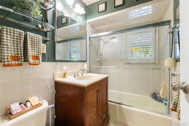 $899,000 | 959 North 5th Street, New Hyde Park, NY 11040