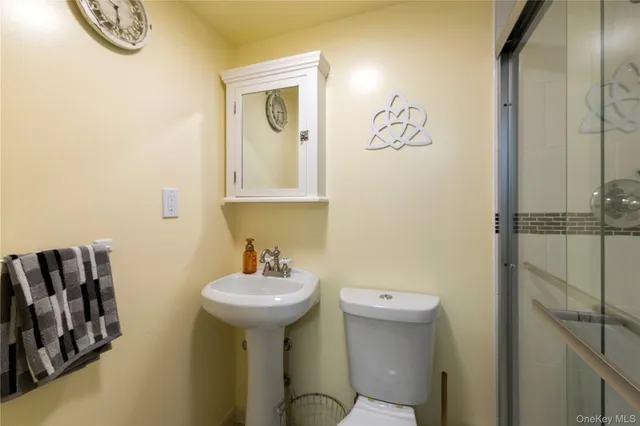 $899,000 | 959 North 5th Street, New Hyde Park, NY 11040