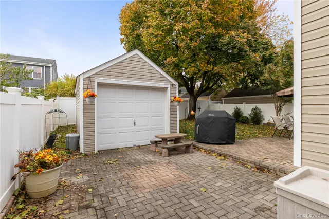 $899,000 | 959 North 5th Street, New Hyde Park, NY 11040