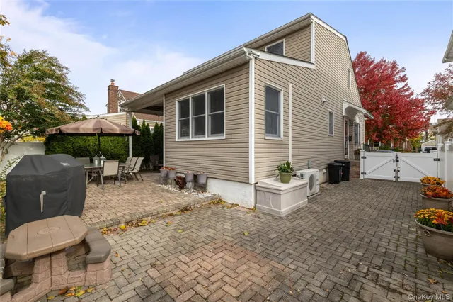 $899,000 | 959 North 5th Street, New Hyde Park, NY 11040