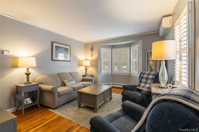 $899,000 | 959 North 5th Street, New Hyde Park, NY 11040