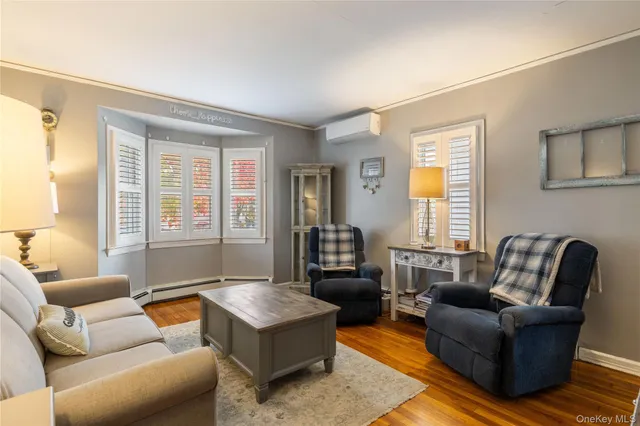 $899,000 | 959 North 5th Street, New Hyde Park, NY 11040