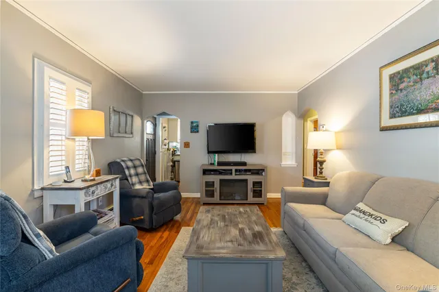 $899,000 | 959 North 5th Street, New Hyde Park, NY 11040