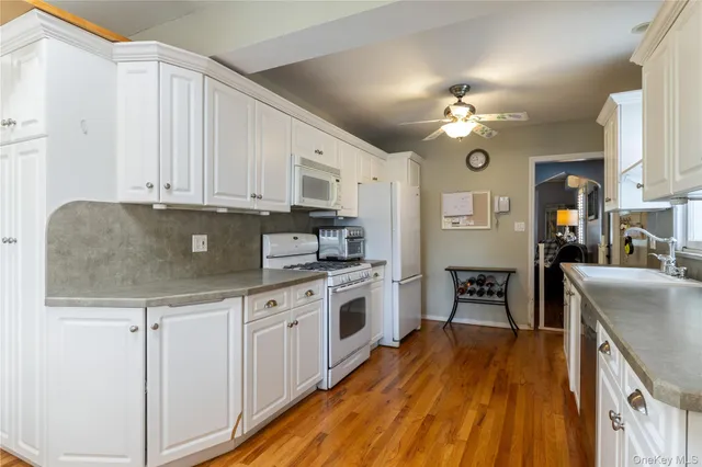 $899,000 | 959 North 5th Street, New Hyde Park, NY 11040