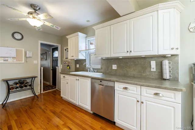 $899,000 | 959 North 5th Street, New Hyde Park, NY 11040