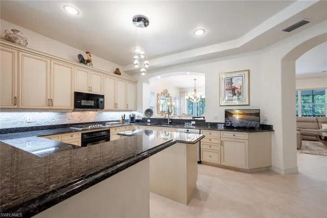 $8,000 | 2843 Tiburon Boulevard East, Unit 7102, Naples, FL 34109