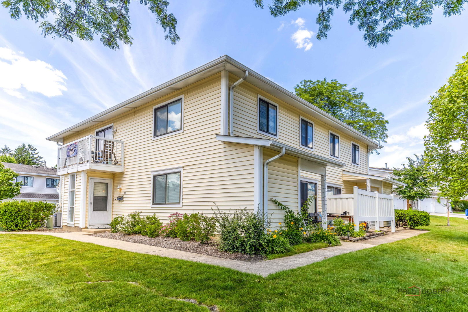 325 Bayview Point Schaumburg, IL 60194 - Photo 1 of 20