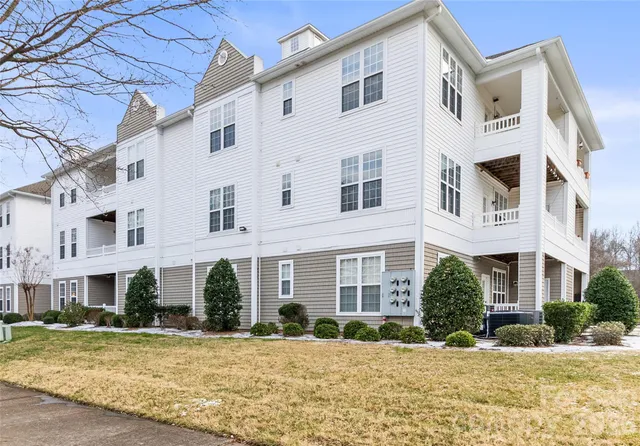 $289,900 | 18001 Delmas Drive, Unit 3C, Cornelius, NC 28031