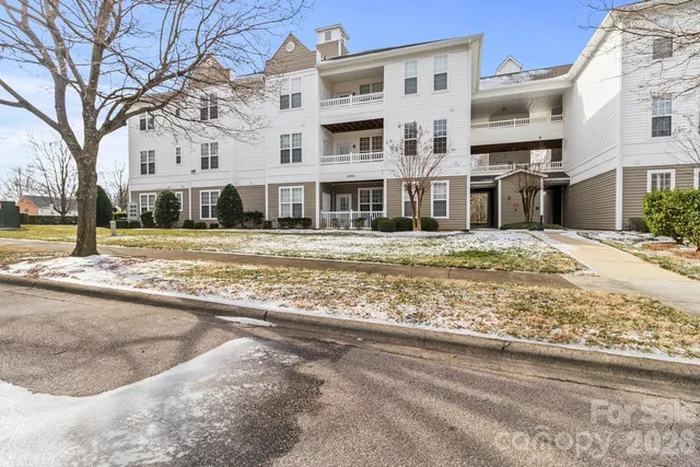 $289,900 | 18001 Delmas Drive, Unit 3C, Cornelius, NC 28031