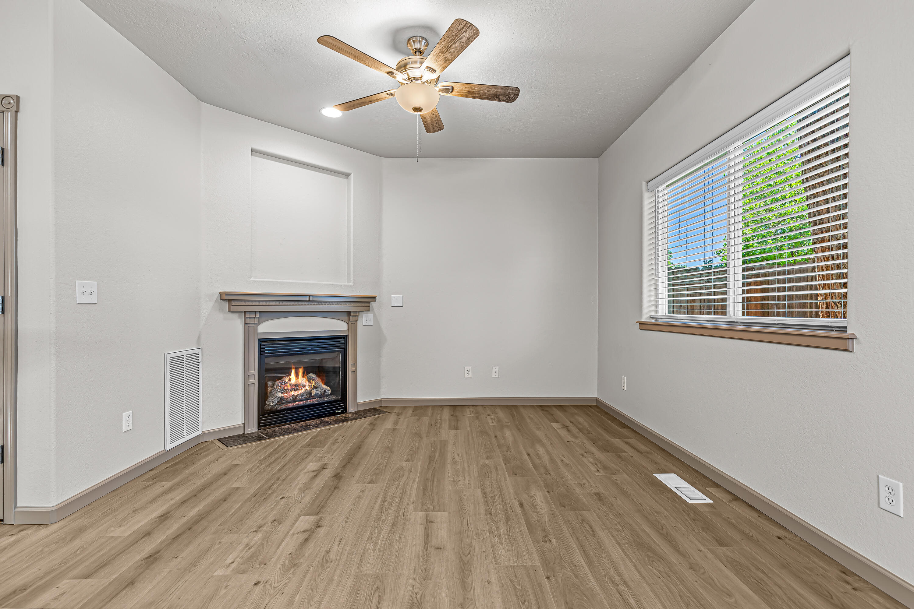 655 Shadow Way Central Point, OR 97502 - Photo 10 of 32 10