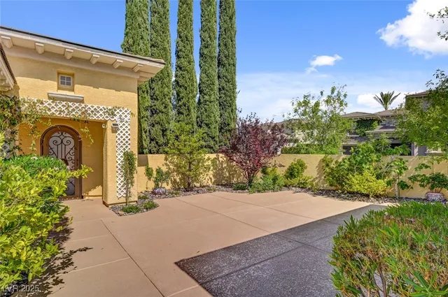 $6,000 | 209 Surtees Point Street, Las Vegas, NV 89144