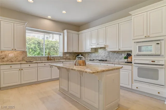 $6,000 | 209 Surtees Point Street, Las Vegas, NV 89144