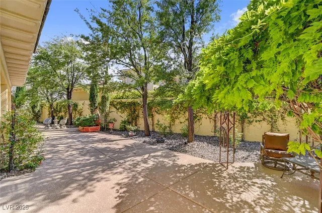 $6,000 | 209 Surtees Point Street, Las Vegas, NV 89144