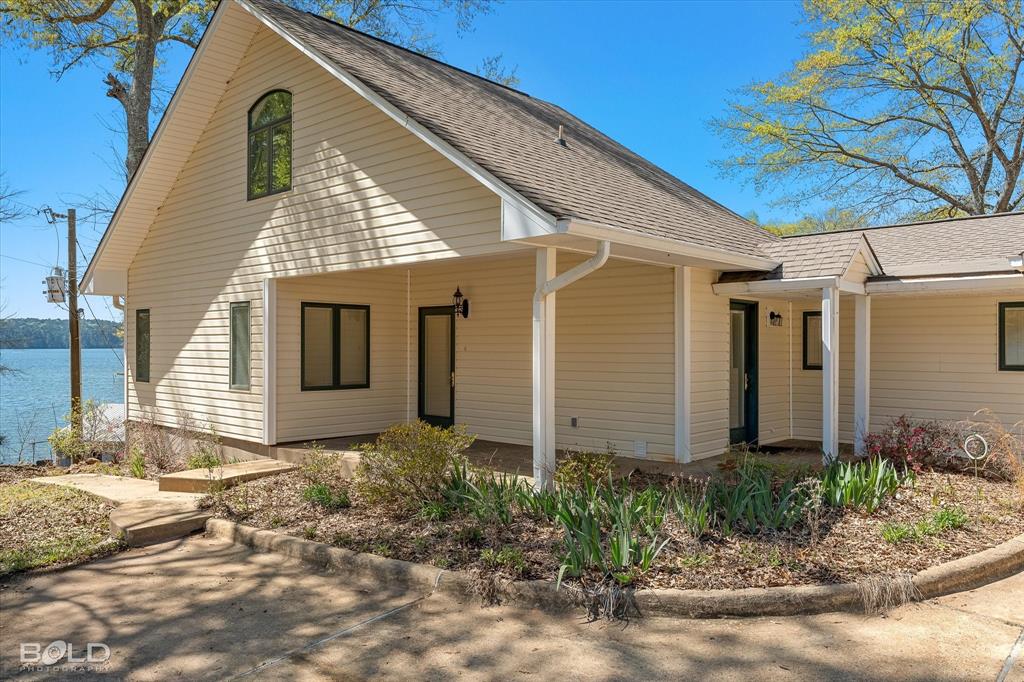 429 Robinson Lane Homer, LA 71040 - Photo 2 of 40 a front view of a house with garden