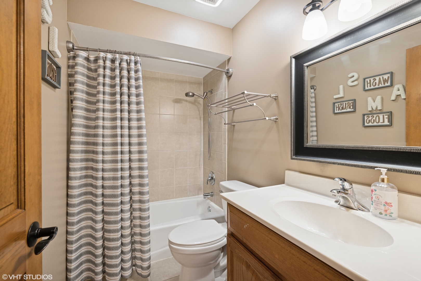 1177 Dovercliff Way Crystal Lake, IL 60014 - Photo 21 of 32 a bathroom with a sink toilet and shower