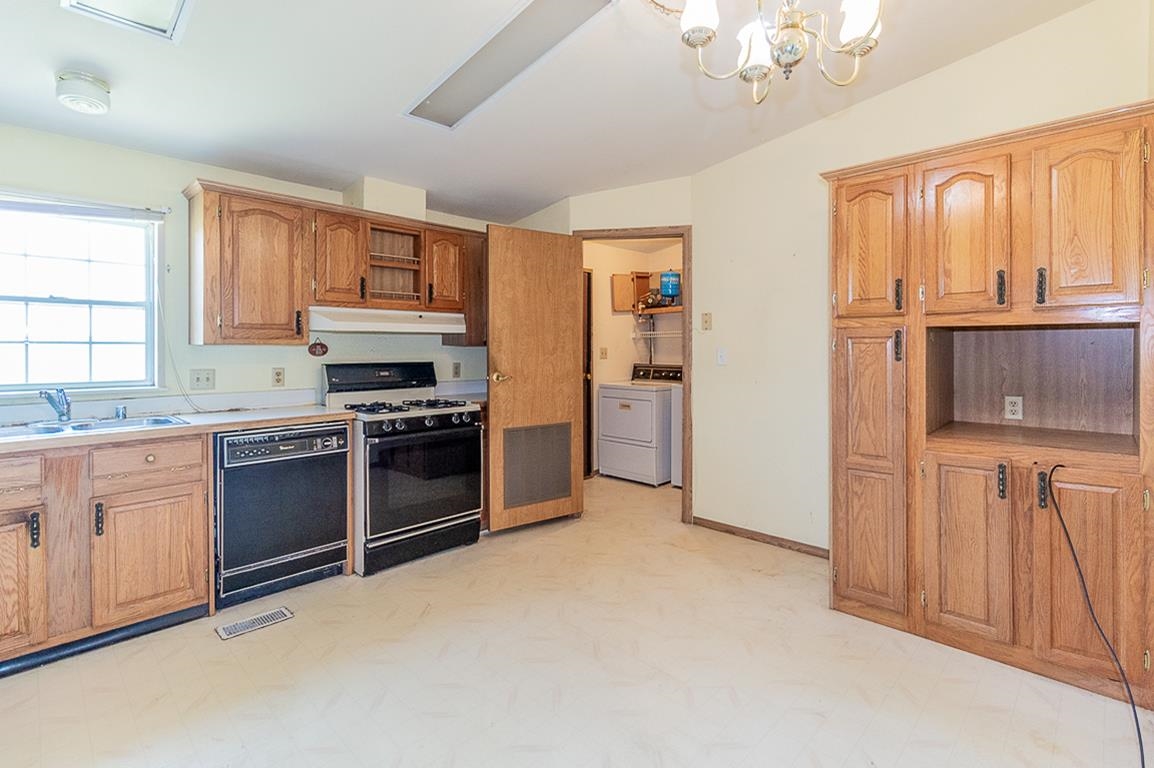 N5690 Boelter Road Shiocton, WI 54170 - Photo 11 of 48