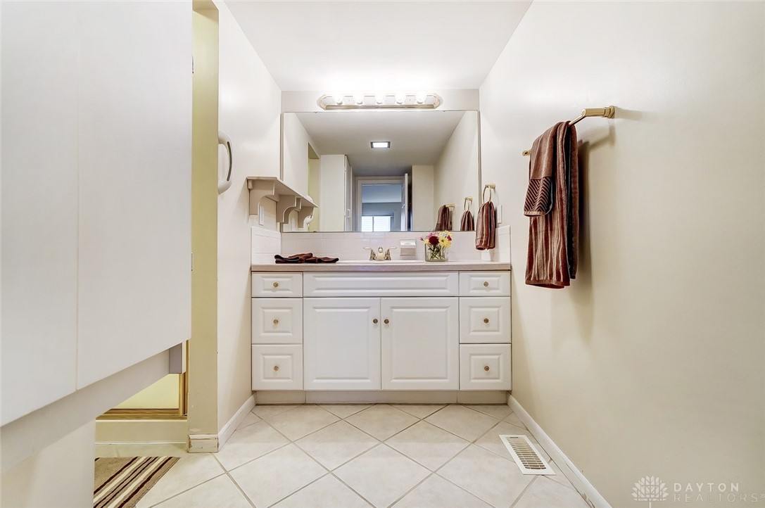 2263 Andrew Road Kettering, OH 45440 - Photo 25 of 37 Master Bathroom