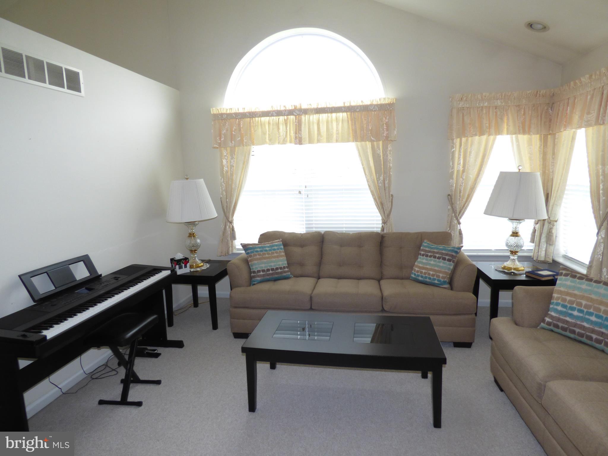 33 Longcross Road Royersford, PA 19468 - Photo 6 of 22 Living Room