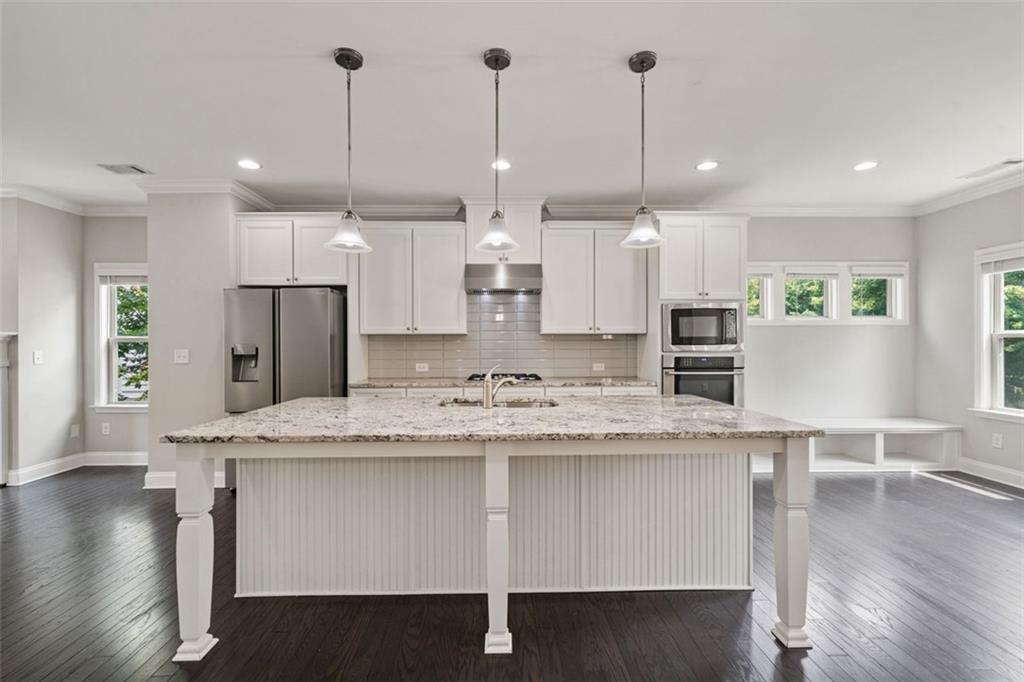 1463 Edgebrook Court Northeast, Unit 14 Atlanta, GA 30329 - Photo 8 of 35