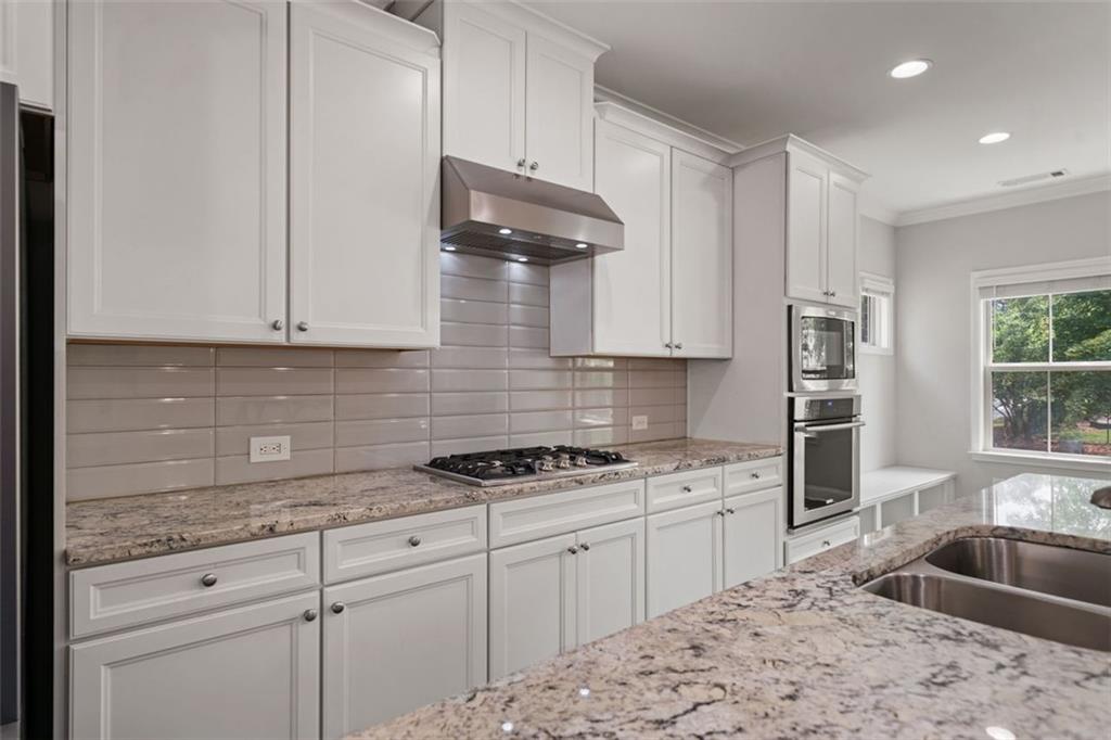 1463 Edgebrook Court Northeast, Unit 14 Atlanta, GA 30329 - Photo 10 of 35