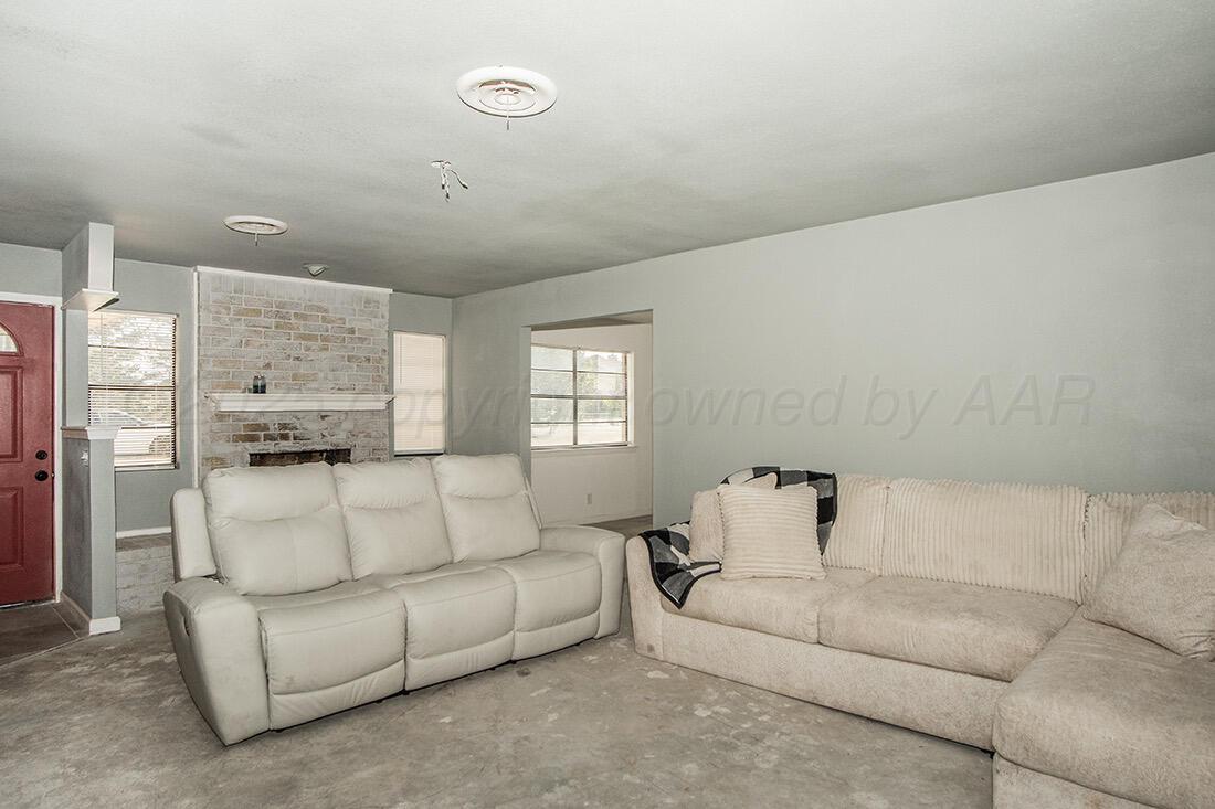 4206 Arden Road Amarillo, TX 79110 - Photo 12 of 24 a living room with furniture and a couch