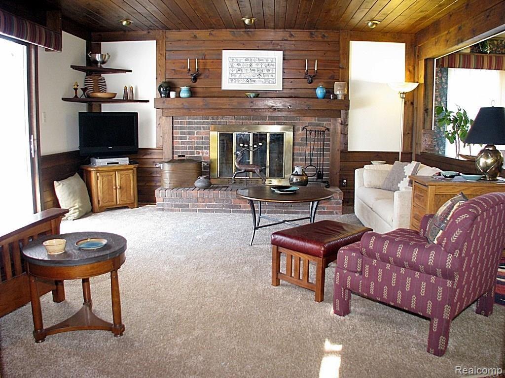 8145 Deerwood Road Clarkston, MI 48348 - Photo 12 of 25 Familyrm.jpg