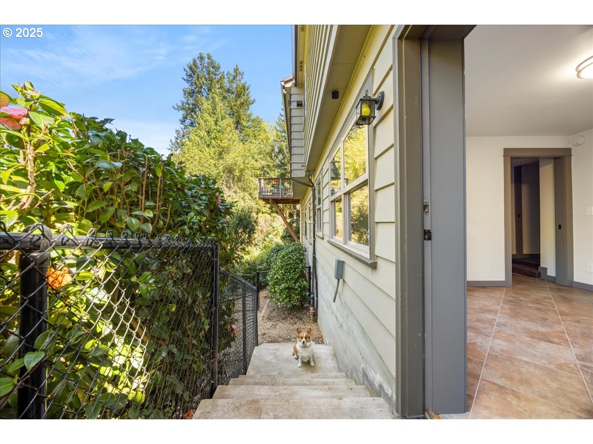 3327 Southwest Heather Lane Portland, OR 97201 - Photo 31 of 41