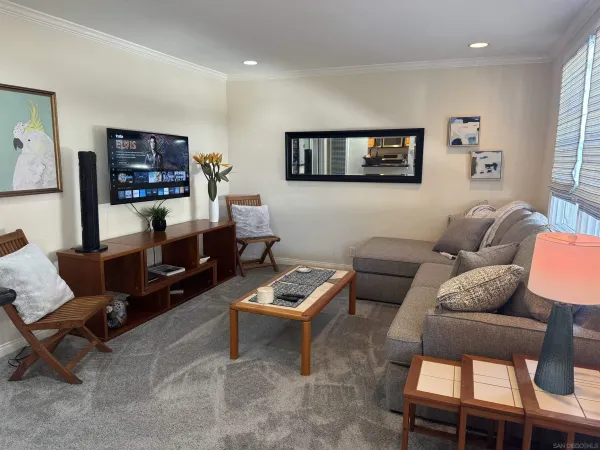 a view of entryway and workspace