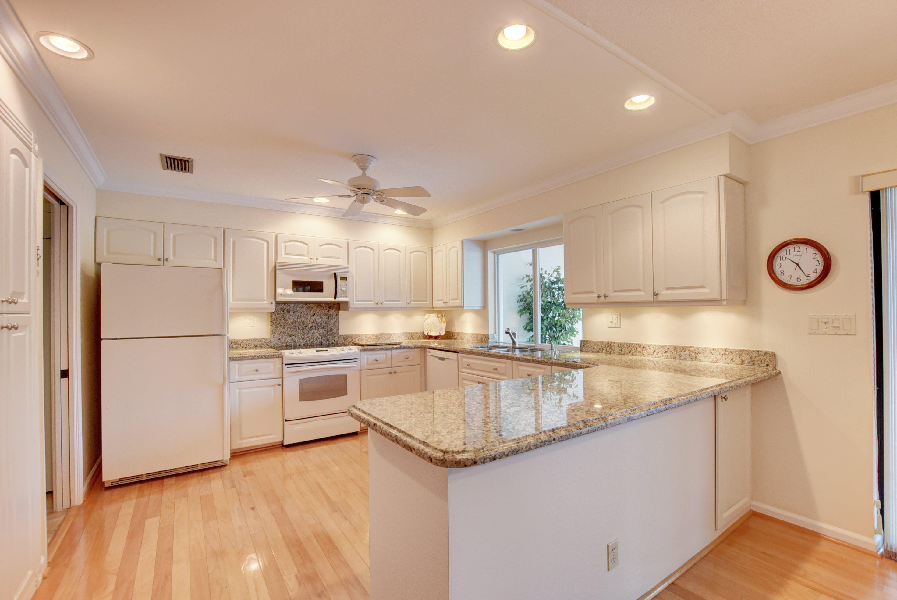 680 Southwest 17th Street Boca Raton, FL 33486 - Photo 26 of 41 Kitchen
