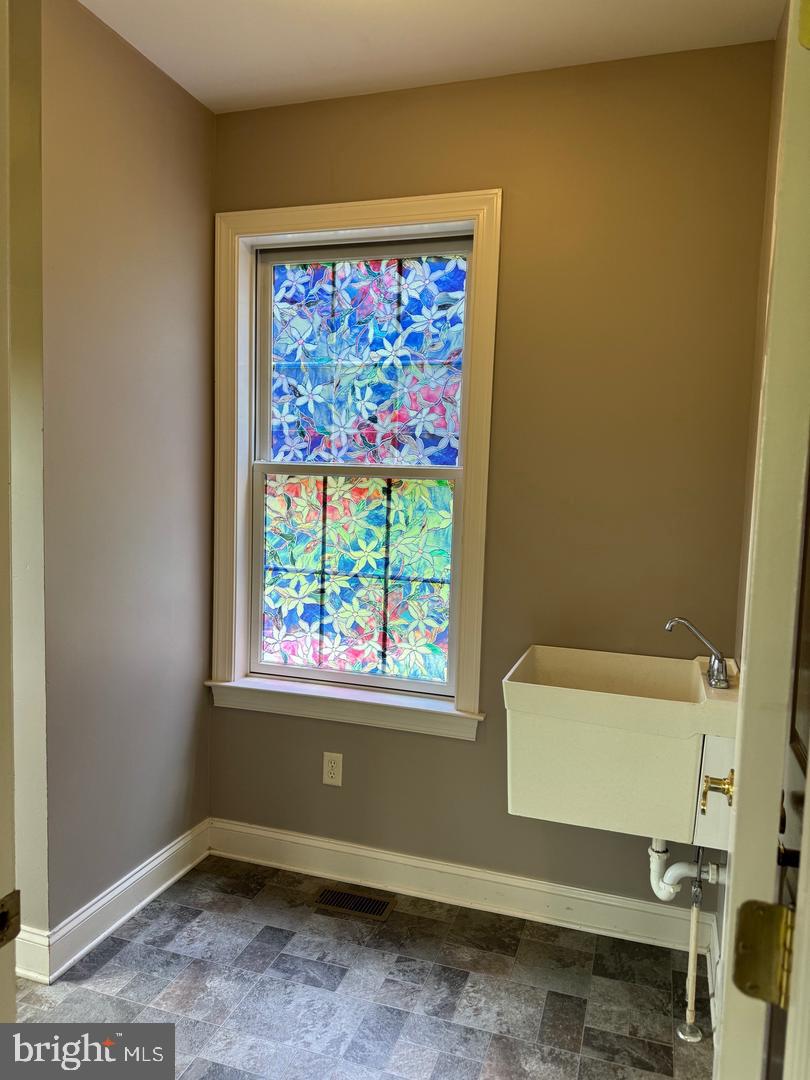 124 Good Road New Providence, PA 17560 - Photo 27 of 30 Laundry room