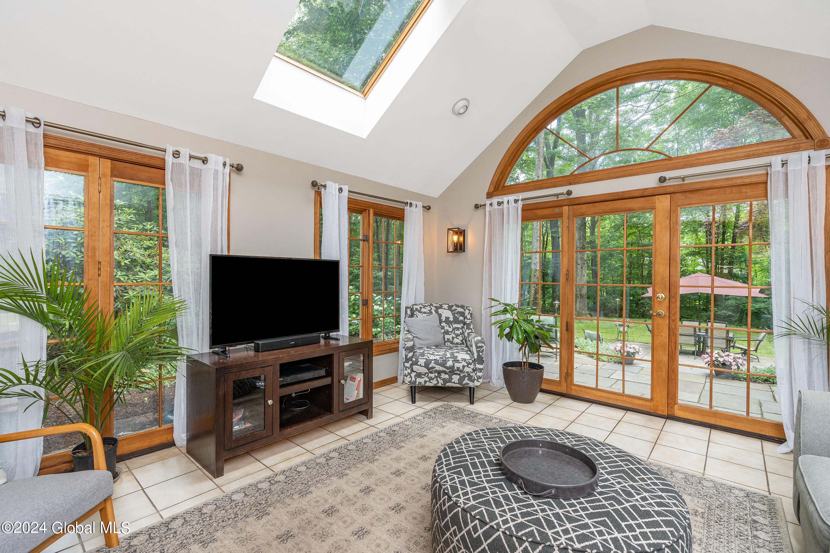 22 Ruxton Road Bethlehem, NY 12054 - Photo 20 of 60 036-22-Ruxton-Rd