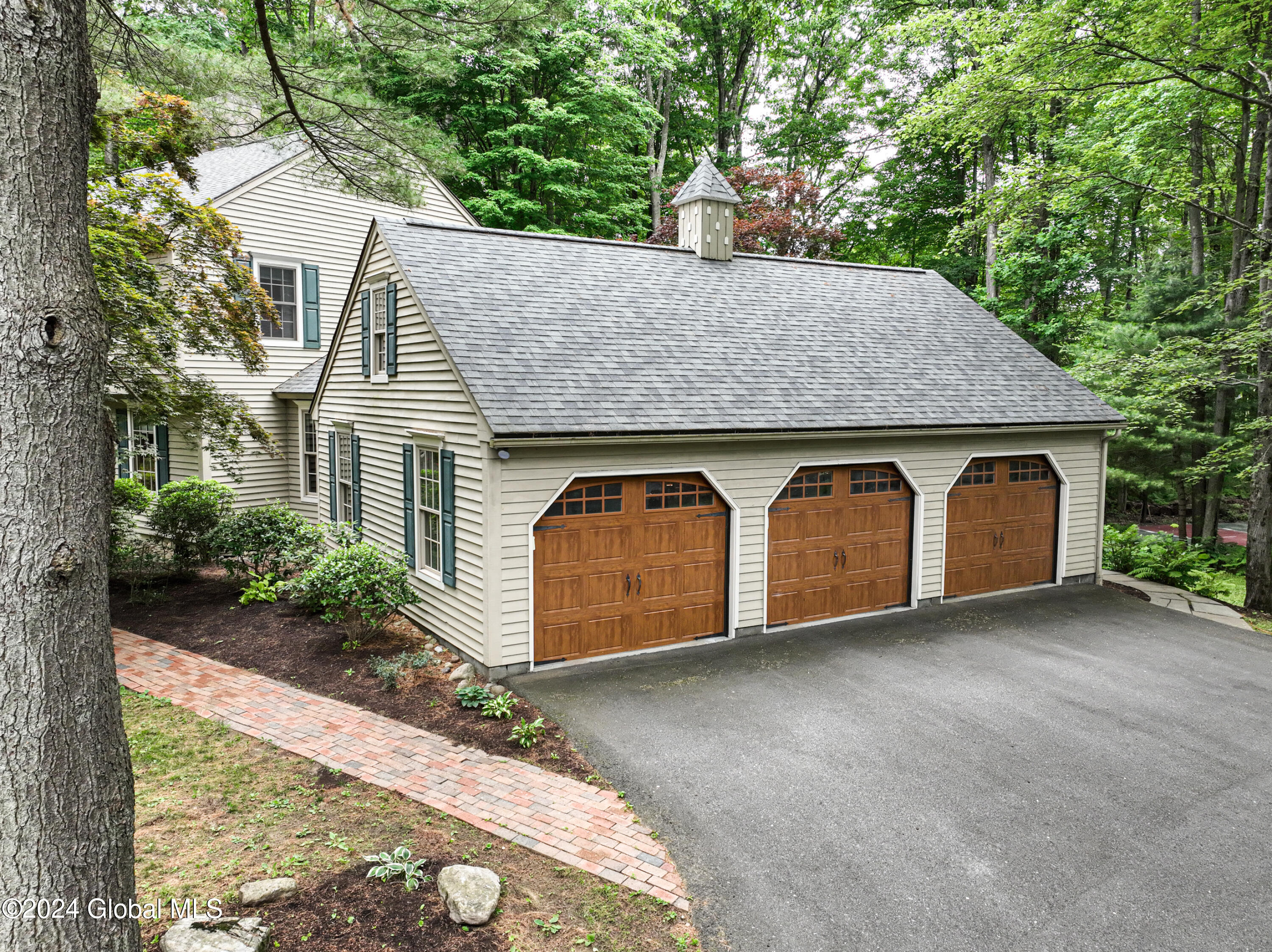 22 Ruxton Road Bethlehem, NY 12054 - Photo 3 of 60 004-22-Ruxton-Rd-Aerials