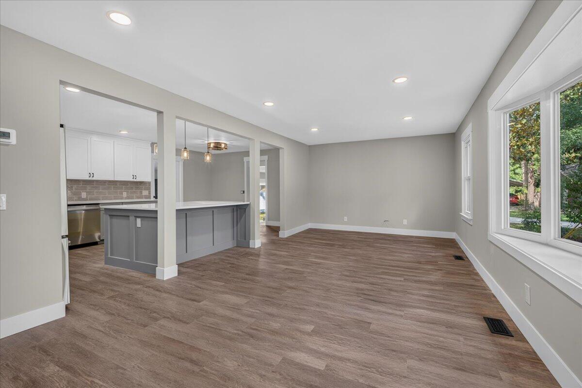 133 County Rd S-18-409 Summerville, SC 29483 - Photo 4 of 25 133 Stephanie Circle