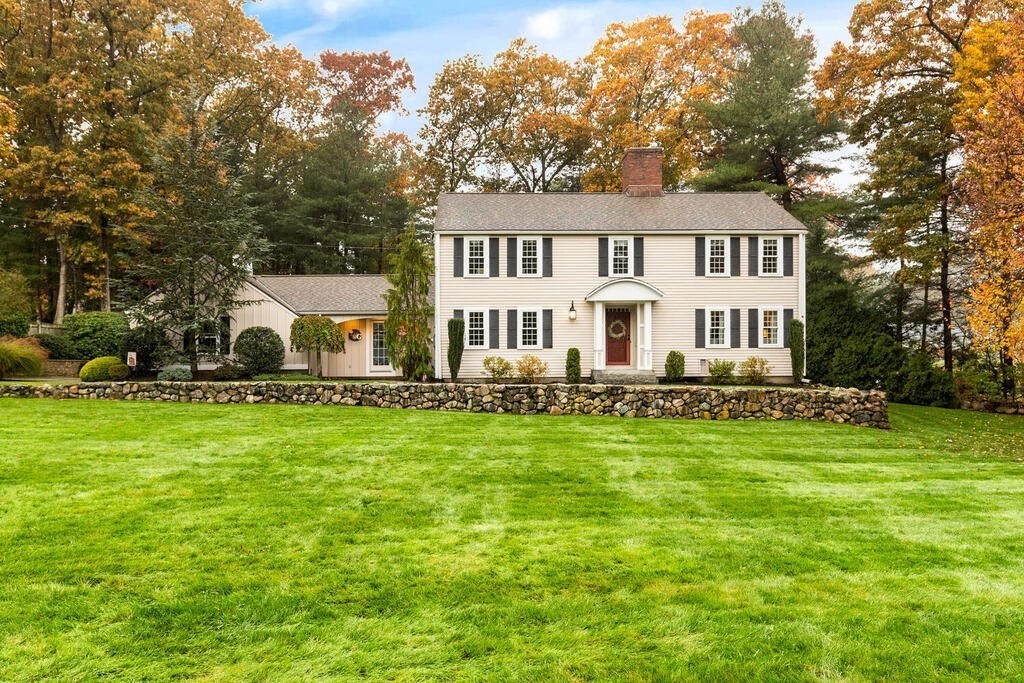 24 Robin Road Lynnfield, MA 01940 - Photo 1 of 42 Gallery Image 1