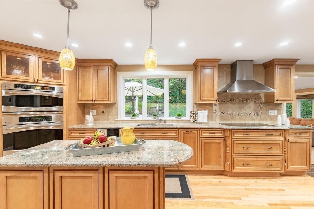 24 Robin Road Lynnfield, MA 01940 - Photo 11 of 42 Gallery Image 11