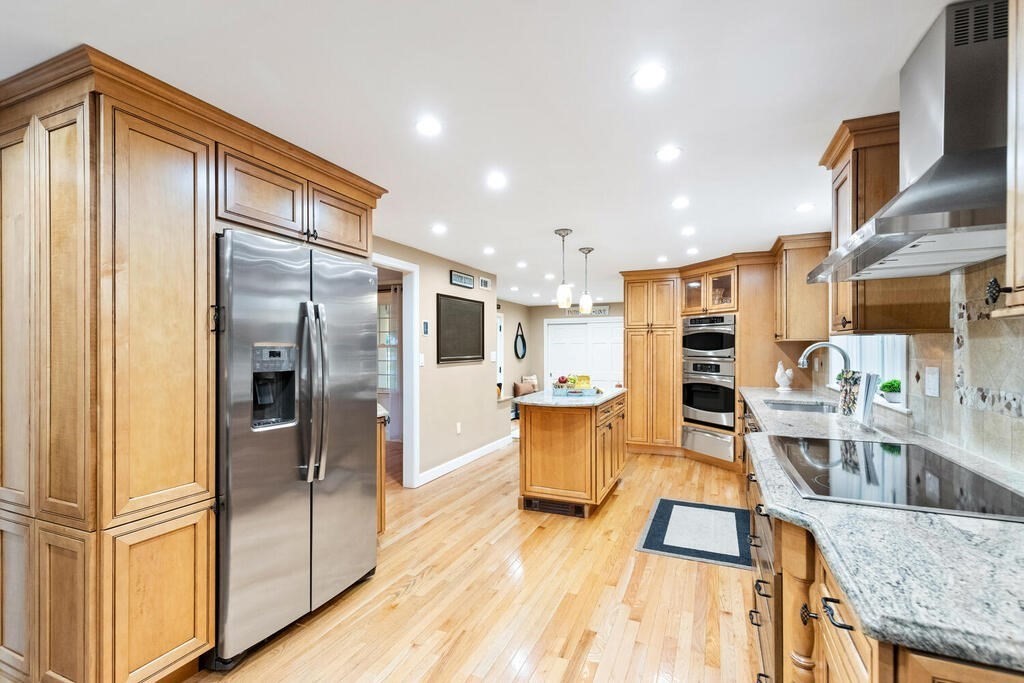 24 Robin Road Lynnfield, MA 01940 - Photo 12 of 42 Gallery Image 12