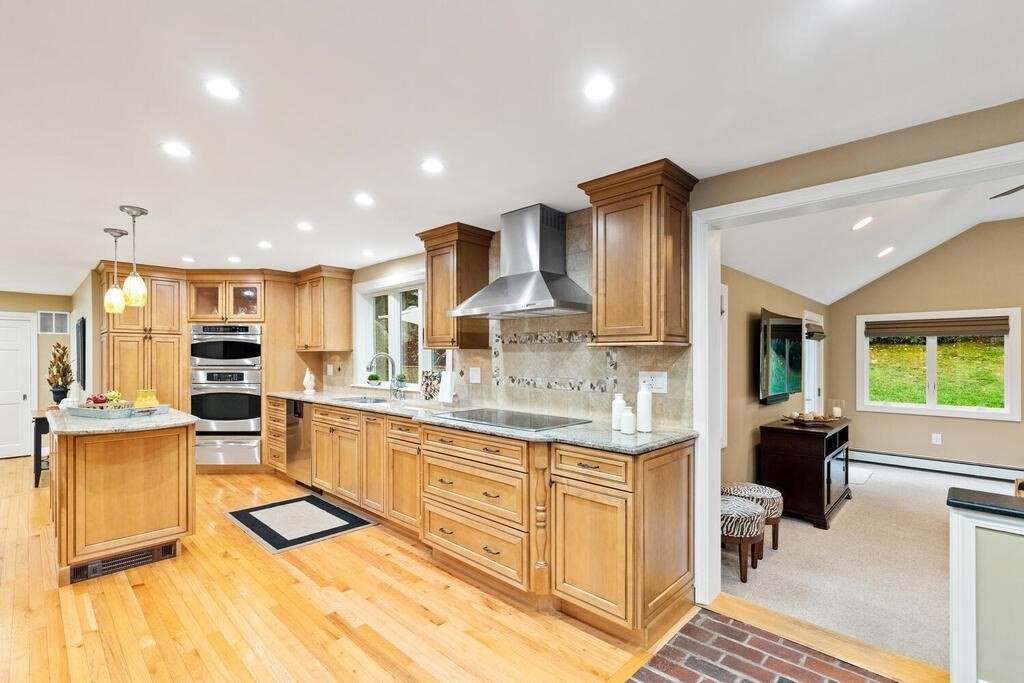 24 Robin Road Lynnfield, MA 01940 - Photo 13 of 42 Gallery Image 13