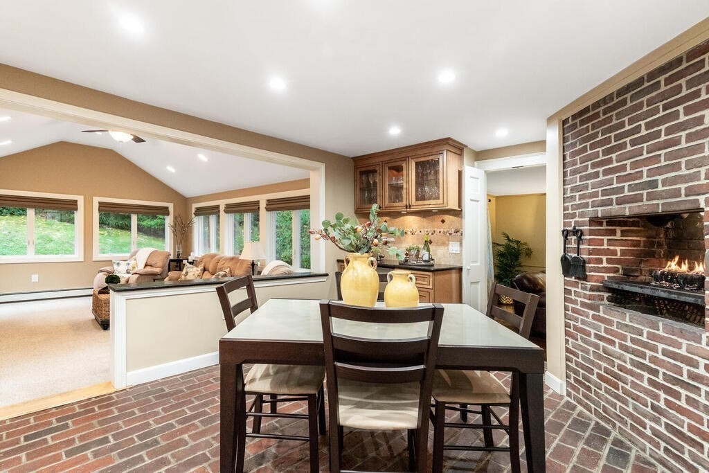 24 Robin Road Lynnfield, MA 01940 - Photo 17 of 42 Gallery Image 17
