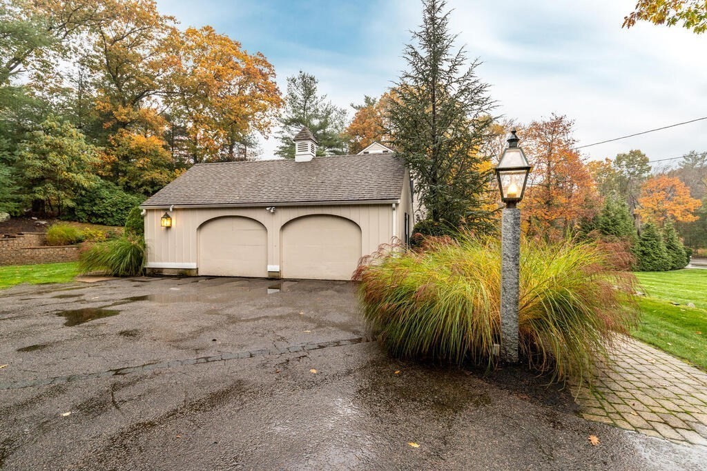 24 Robin Road Lynnfield, MA 01940 - Photo 39 of 42 Gallery Image 39