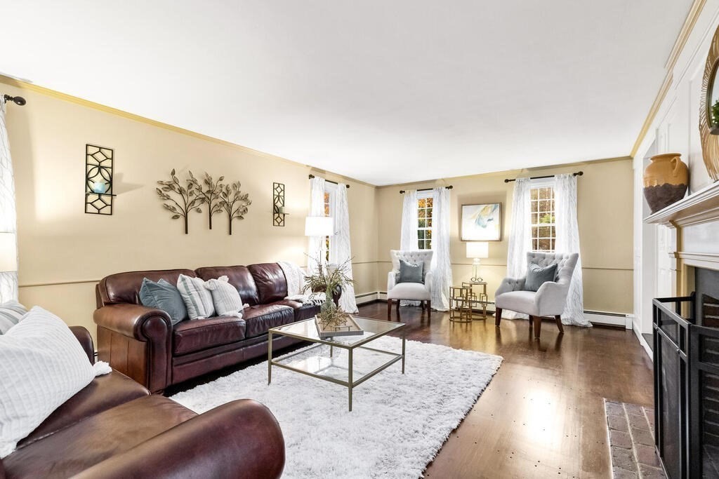 24 Robin Road Lynnfield, MA 01940 - Photo 4 of 42 Gallery Image 4