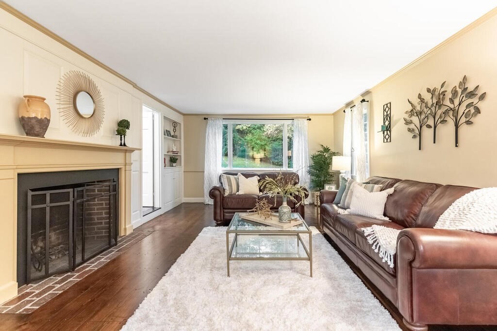 24 Robin Road Lynnfield, MA 01940 - Photo 5 of 42 Gallery Image 5