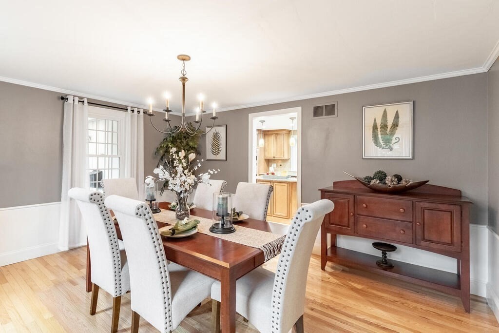 24 Robin Road Lynnfield, MA 01940 - Photo 7 of 42 Gallery Image 7