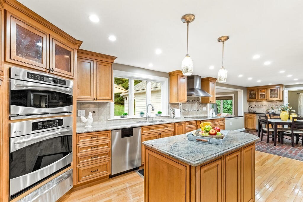 24 Robin Road Lynnfield, MA 01940 - Photo 10 of 42 Gallery Image 10