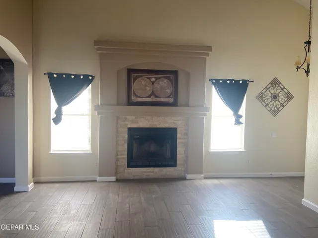 a view of empty room with a fireplace