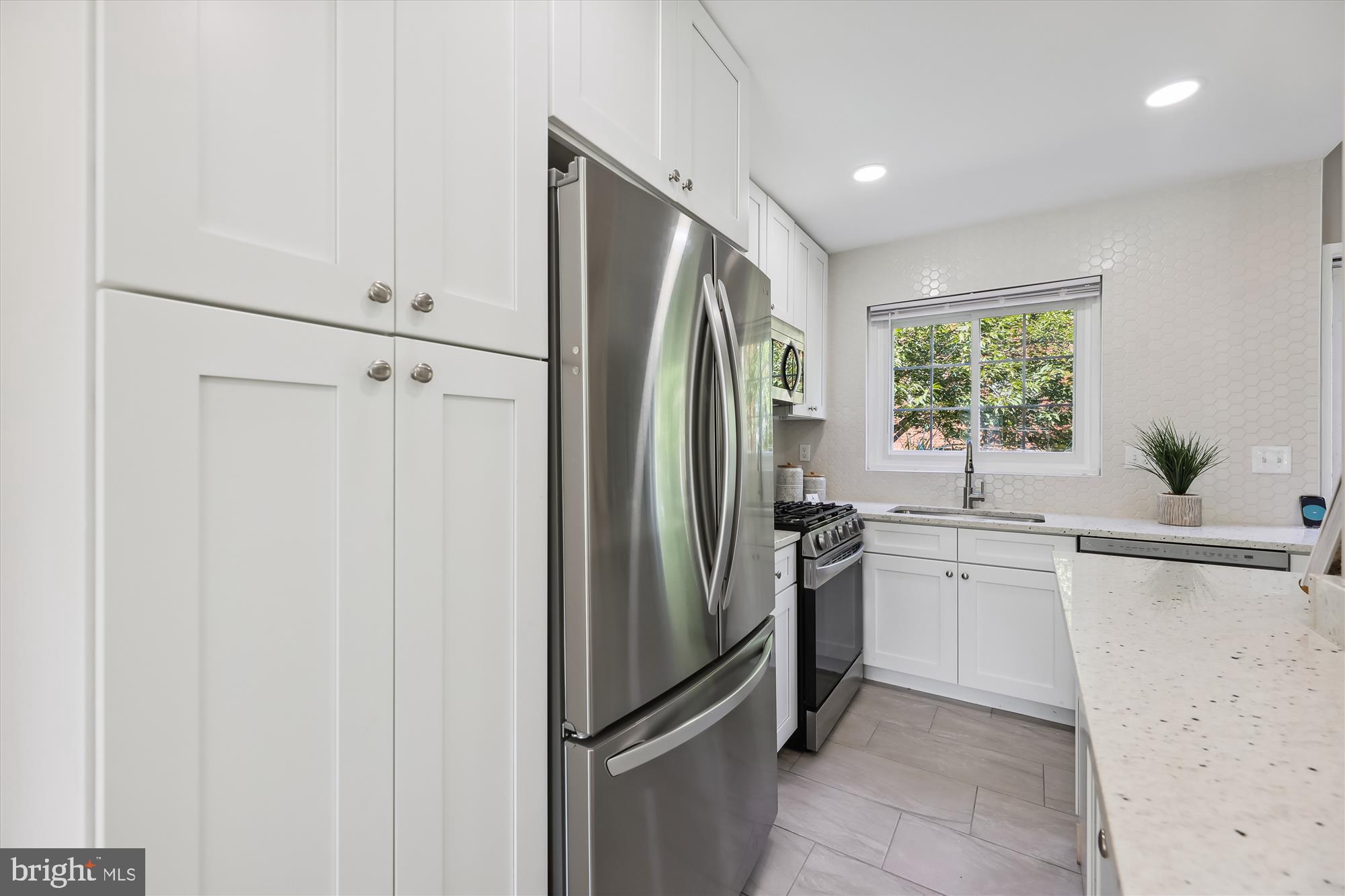 3424 Gunston Road Alexandria, VA 22302 - Photo 8 of 38