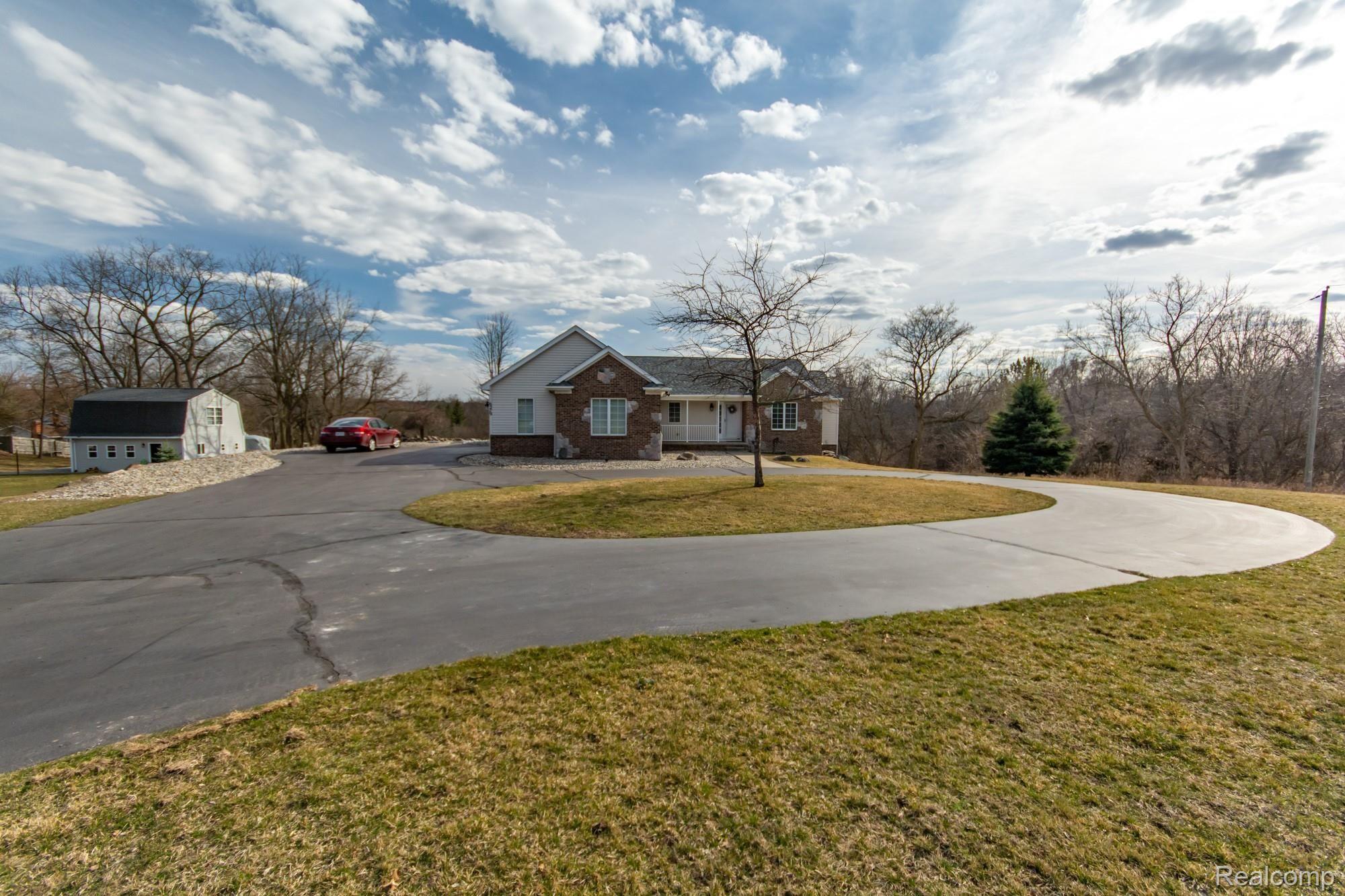 6279 Maybee Road Clarkston, MI 48346 - Photo 33 of 37 DSC_8614.jpg